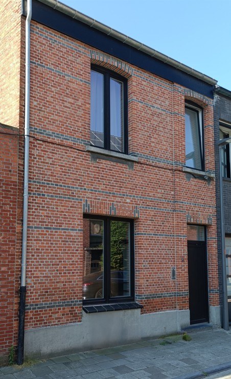 Zijdelingse foto van woning na renovatie